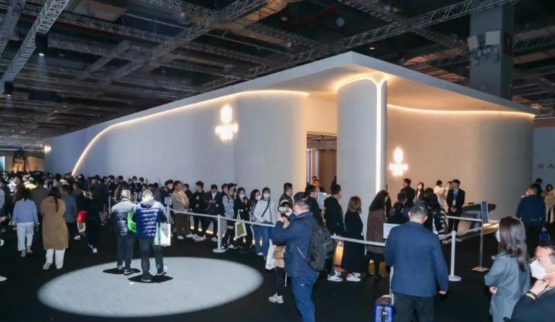 面向设计师，2025中国建博会（上海）将打造首届虹桥设计周，为设计师打造一个专属主场，提供更多展示和交流机会。